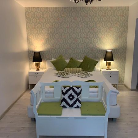 Cozy Apartment In A Quiet Area Craiova Exterior foto