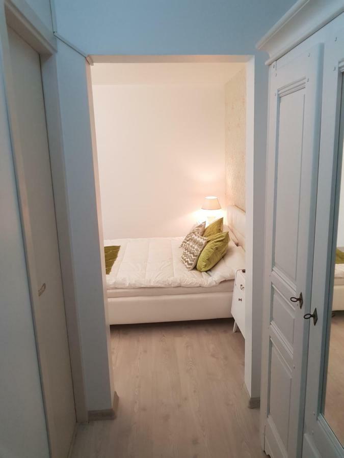 Cozy Apartment In A Quiet Area Craiova Exterior foto