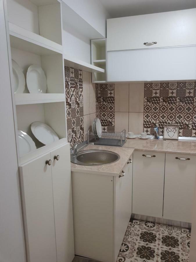 Cozy Apartment In A Quiet Area Craiova Exterior foto